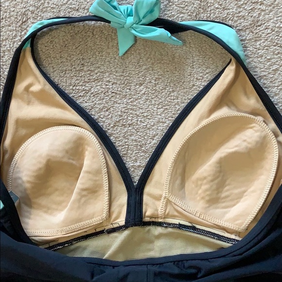 One piece color block swimsuit. Size 16. - Picture 3 of 7